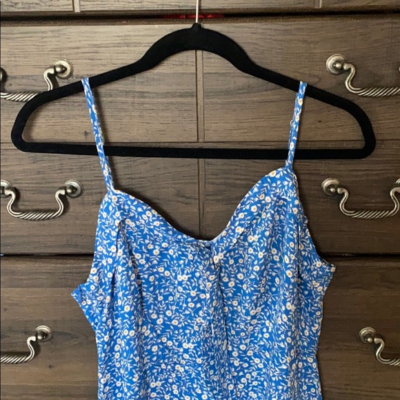 NWOT blue floral dress. Never worn, only tried on - Picture 2 of 8
